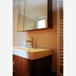 Βάση με νιπτήρα τετράγωνο
Καθρέφτης ντουλάπι